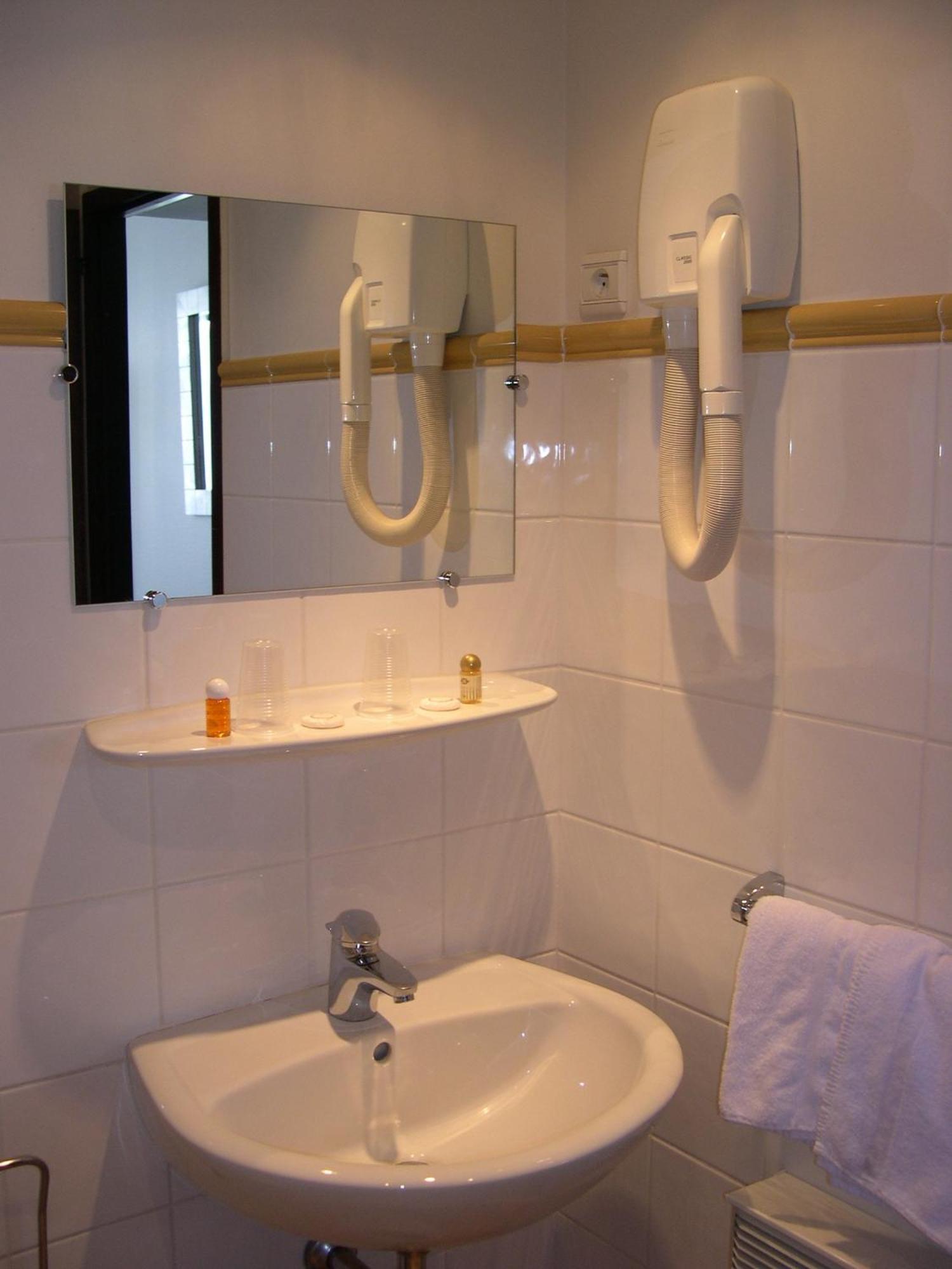 Hotel Du Centre Annemasse Dış mekan fotoğraf