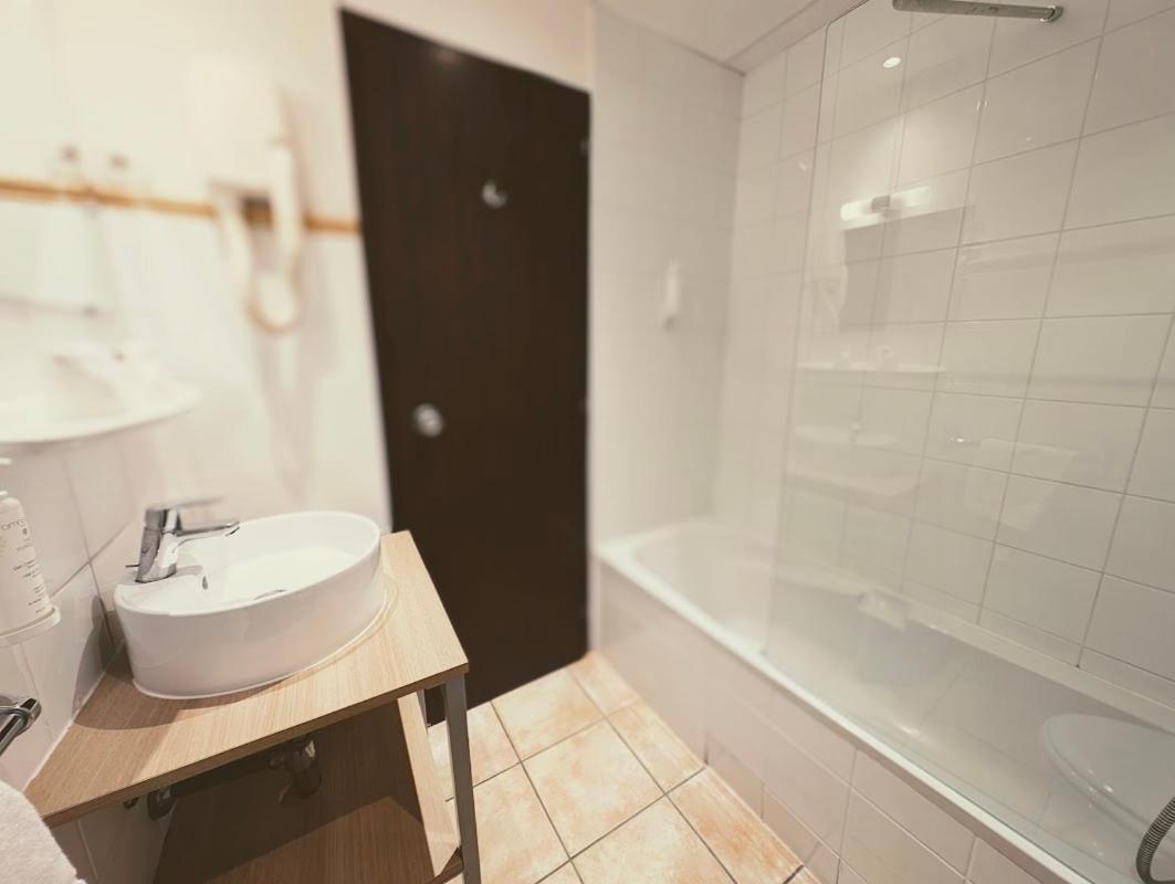 Hotel Du Centre Annemasse Dış mekan fotoğraf